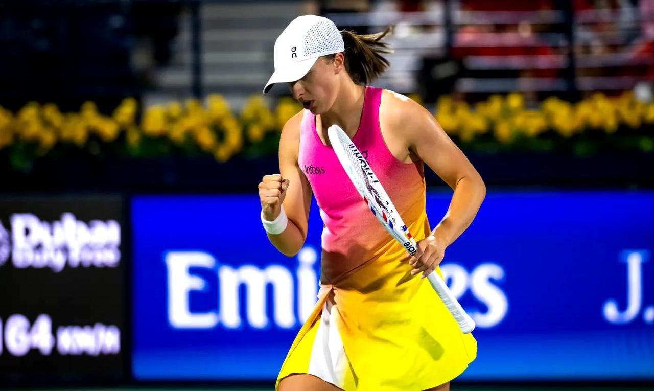 阿扎伦卡在法国队比赛中爆冷，战术调整引发热议！